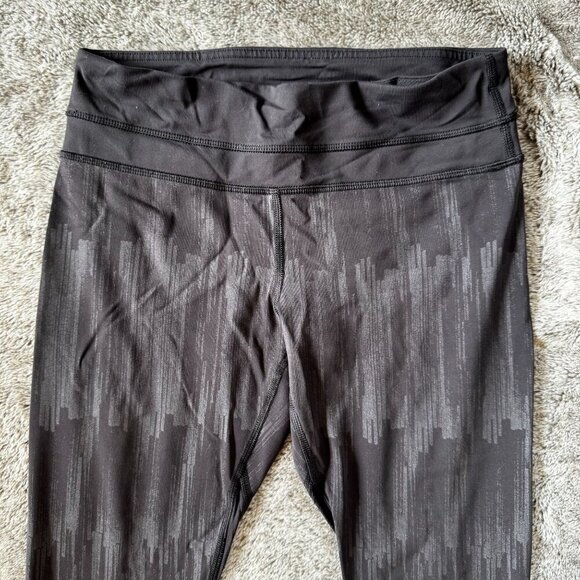 Lululemon Inspire Crop II Sz 4 - Picture 5 of 11